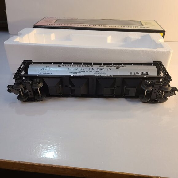 Rail King Electric Trains Canadian Pacific 4 Bay Hopper Car 30-7558 0 Scale - Picture 6 of 7